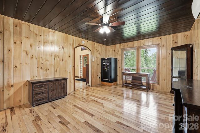 570 Rugged Top Road, Waynesville, NC 28785