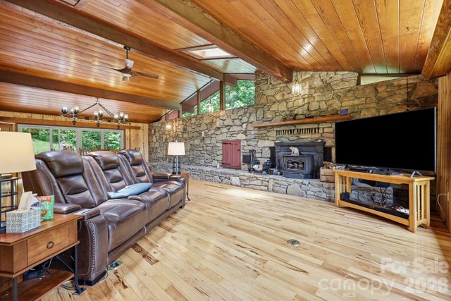 570 Rugged Top Road, Waynesville, NC 28785