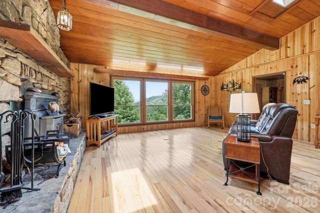 570 Rugged Top Road, Waynesville, NC 28785