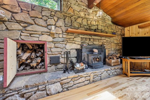 570 Rugged Top Road, Waynesville, NC 28785