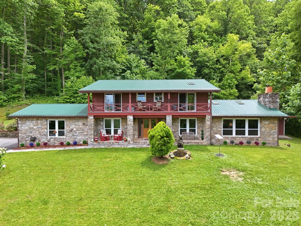 570 Rugged Top Road, Waynesville, NC 28785