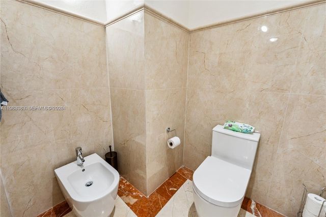 8200 NW 163rd Street, Miami Lakes, FL 33016