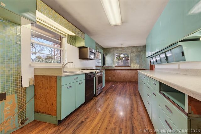 1717 Church Court, Bartlesville, OK 74006