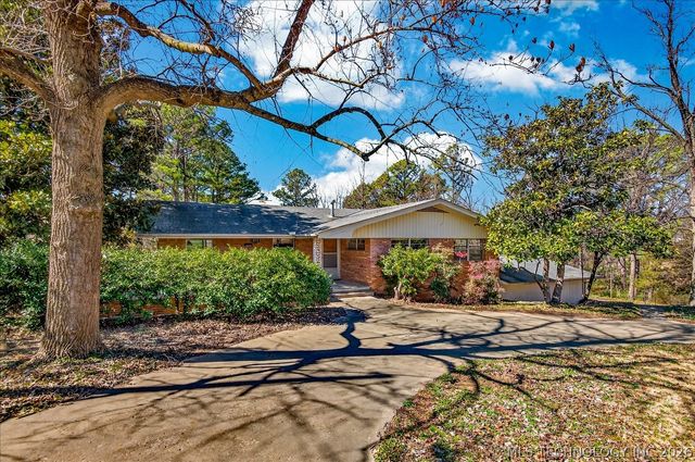 1717 Church Court, Bartlesville, OK 74006