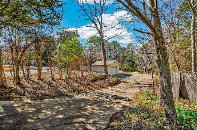 1717 Church Court, Bartlesville, OK 74006