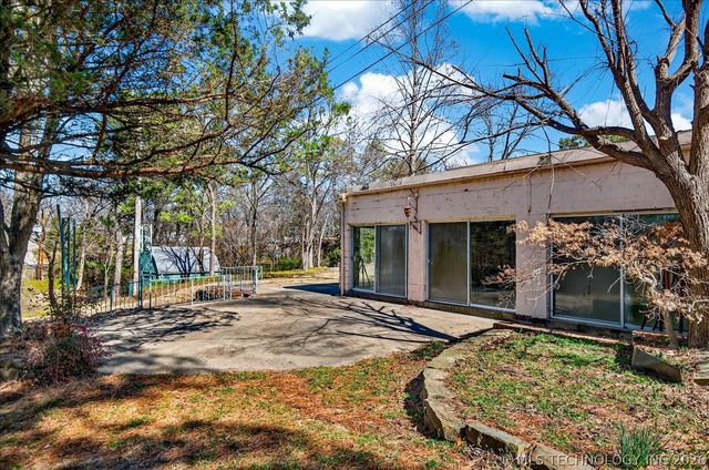 1717 Church Court, Bartlesville, OK 74006