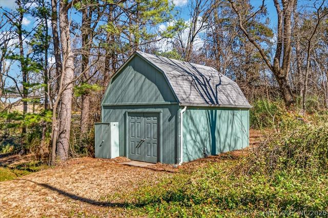 1717 Church Court, Bartlesville, OK 74006