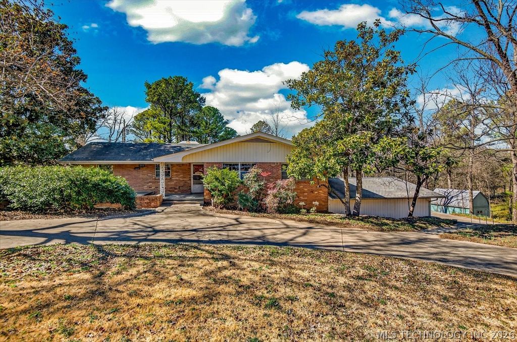 1717 Church Court, Bartlesville, OK 74006