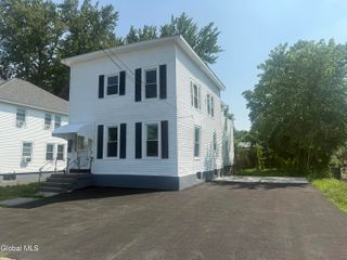 11 Clifford Road Floor 1, Menands, NY 12204