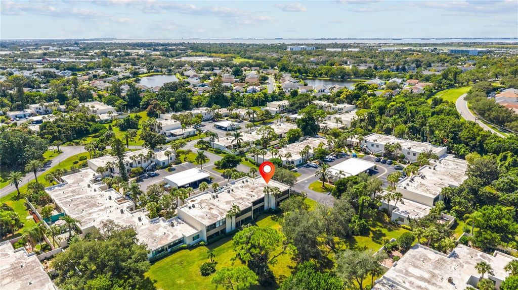 521 LAKESIDE DRIVE, BRADENTON, FL 34210 — exterior