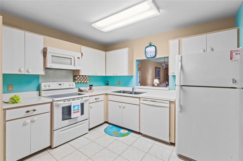 521 LAKESIDE DRIVE, BRADENTON, FL 34210 — photo 5