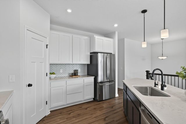 1888 Oakpointe Drive, Waconia, MN 55387