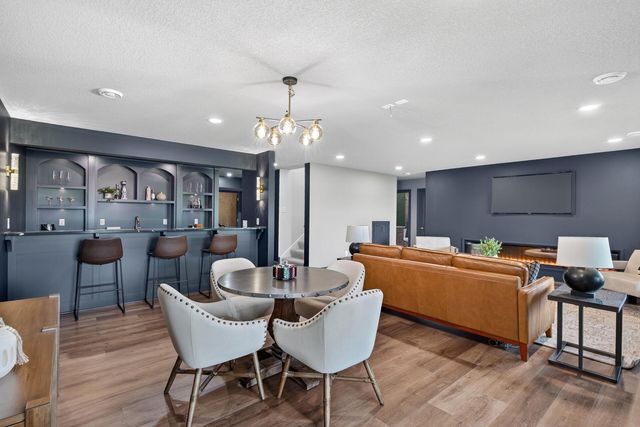 1888 Oakpointe Drive, Waconia, MN 55387