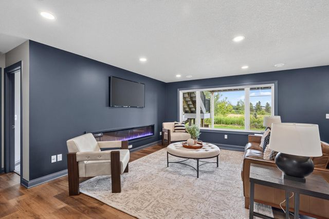 1888 Oakpointe Drive, Waconia, MN 55387