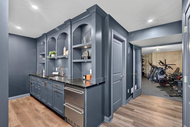 1888 Oakpointe Drive, Waconia, MN 55387
