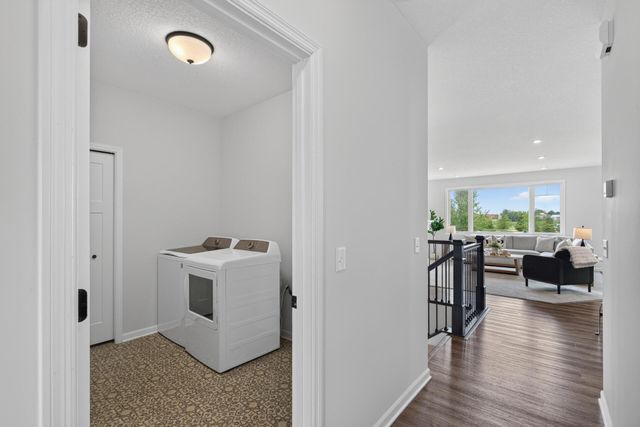 1888 Oakpointe Drive, Waconia, MN 55387