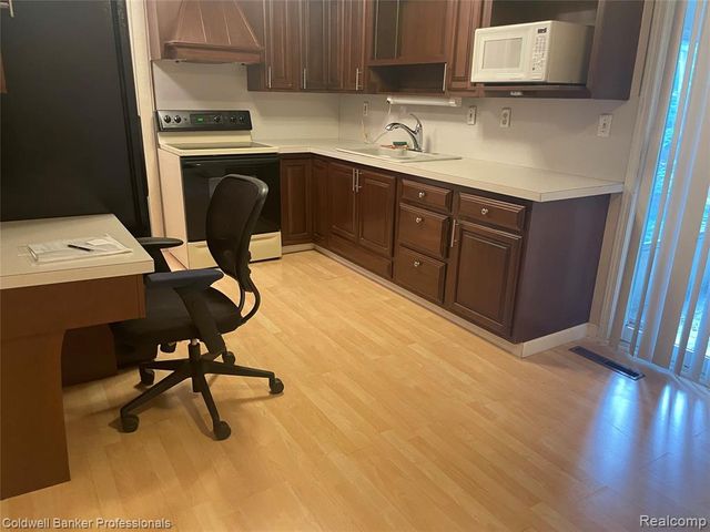 1961 Laurel Oak Drive, Flint, MI 48507