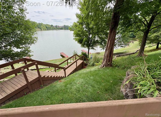1736 Grove Road 102, York Charter Township, MI 48198