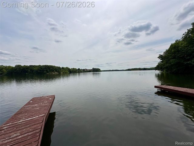 1736 Grove Road 102, York Charter Township, MI 48198