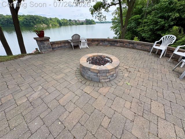 1736 Grove Road 102, York Charter Township, MI 48198
