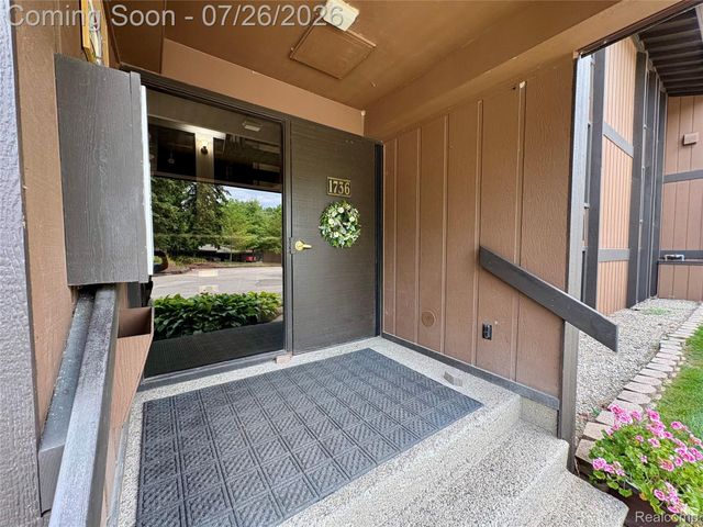 1736 Grove Road 102, York Charter Township, MI 48198