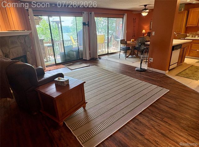 1736 Grove Road 102, York Charter Township, MI 48198