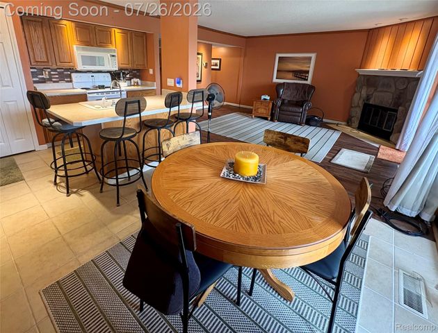 1736 Grove Road 102, York Charter Township, MI 48198