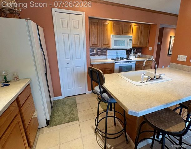 1736 Grove Road 102, York Charter Township, MI 48198