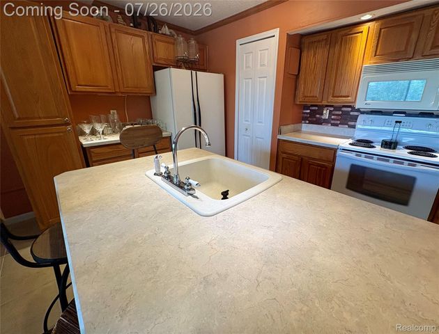 1736 Grove Road 102, York Charter Township, MI 48198