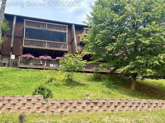 1736 Grove Road 102, York Charter Township, MI 48198