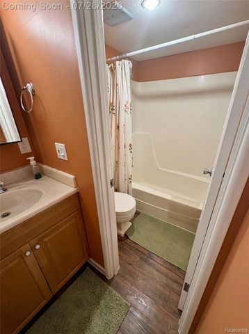 1736 Grove Road 102, York Charter Township, MI 48198
