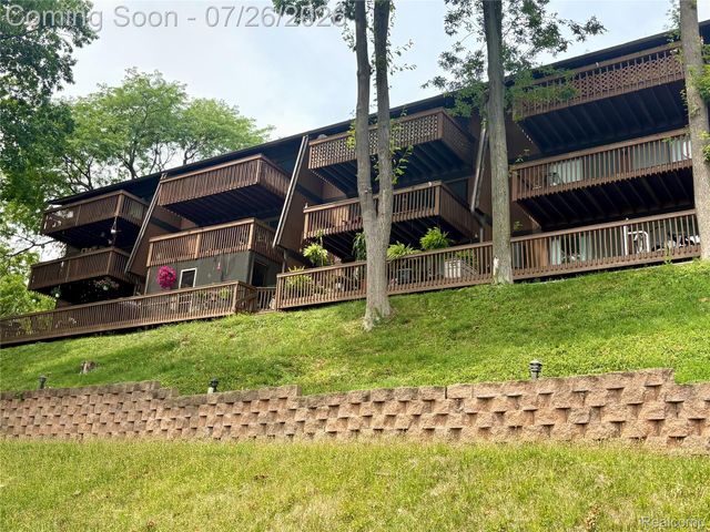 1736 Grove Road 102, York Charter Township, MI 48198