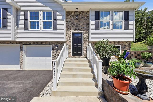 12732 ARIELLE LN, Waynesboro, PA 17268