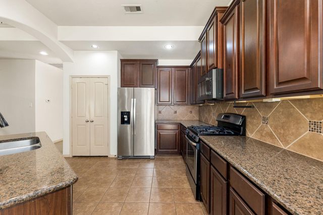 51 Handbridge Place, Tomball, TX 77375