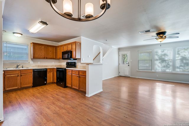 22 Sunflower Run, San Antonio, TX 78240