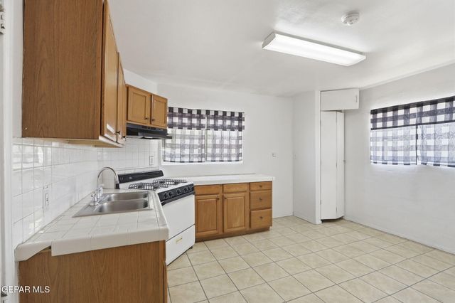 496 TELOP Road, El Paso, TX 79927
