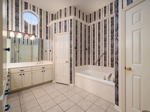 15099 Fargo Dr., Chandler, TX 75758