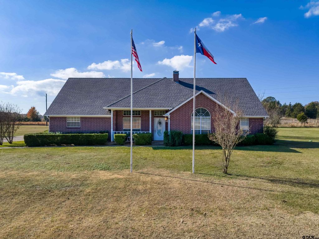 15099 Fargo Dr., Chandler, TX 75758