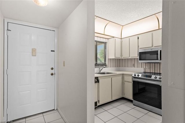 4251 27th CT SW 104, Naples, FL 34116
