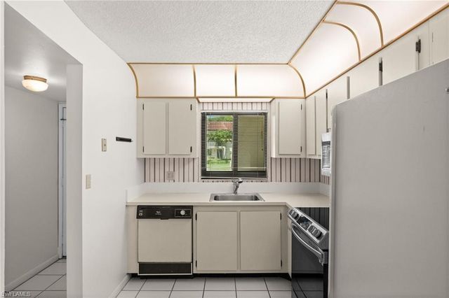 4251 27th CT SW 104, Naples, FL 34116