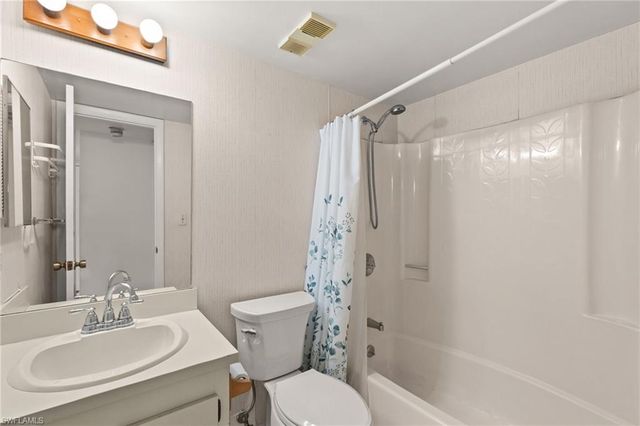 4251 27th CT SW 104, Naples, FL 34116