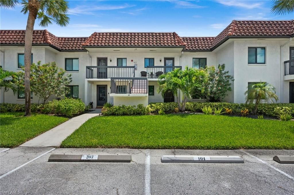 4251 27th CT SW 104, Naples, FL 34116