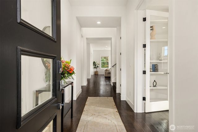 8711 NE Winslow Grove Court, Bainbridge Island, WA 98110