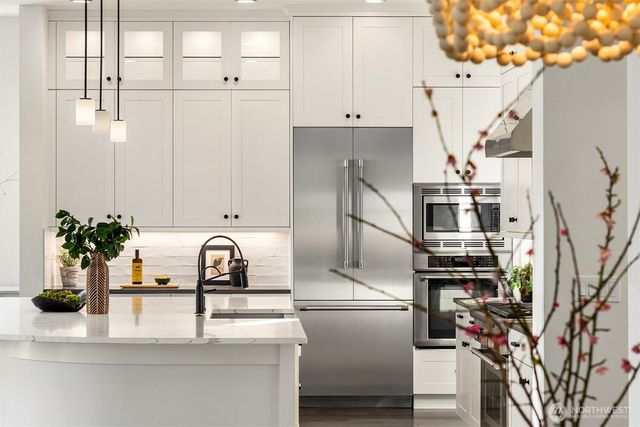 8711 NE Winslow Grove Court, Bainbridge Island, WA 98110