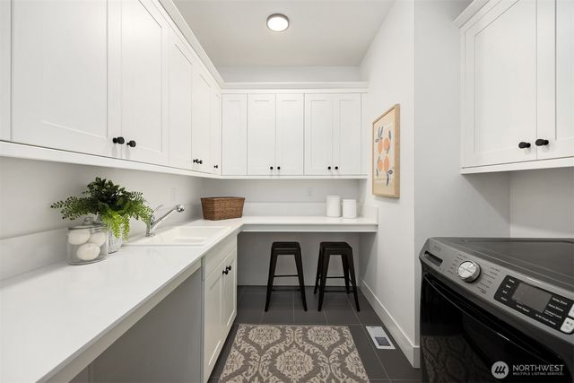 8711 NE Winslow Grove Court, Bainbridge Island, WA 98110