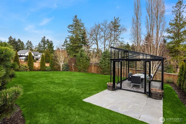 8711 NE Winslow Grove Court, Bainbridge Island, WA 98110