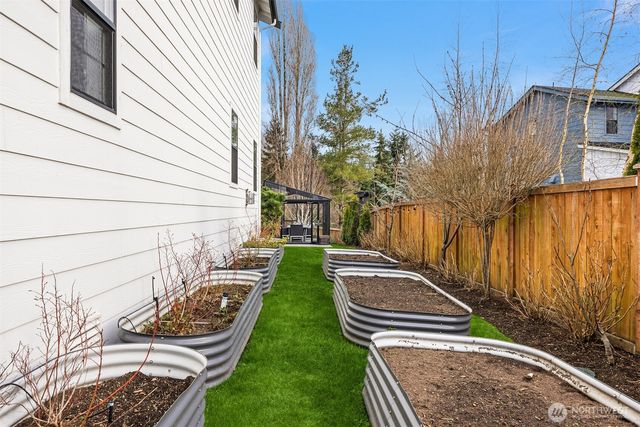 8711 NE Winslow Grove Court, Bainbridge Island, WA 98110