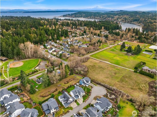 8711 NE Winslow Grove Court, Bainbridge Island, WA 98110