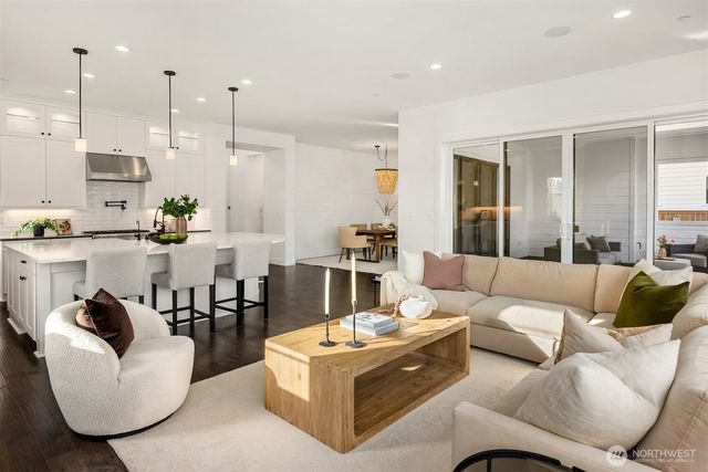 8711 NE Winslow Grove Court, Bainbridge Island, WA 98110