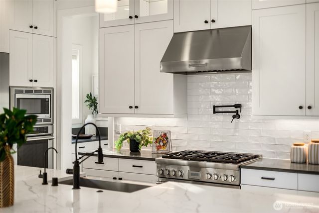 8711 NE Winslow Grove Court, Bainbridge Island, WA 98110